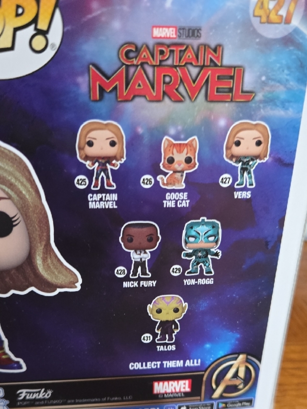 Funko Pop! Captain Marvel Glitter Diamond Figure - Gold, Red, Blue - Picture 4 of 4